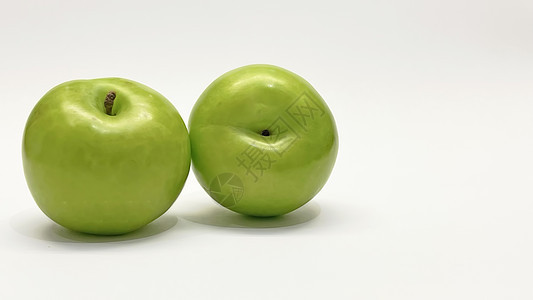 特写白色背景的绿色李子青梅植物宏观营养叶子水果美食饮食季节甜点图片