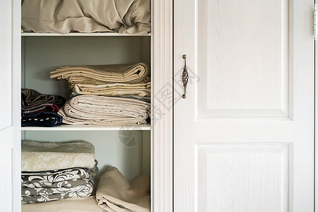 白木橱 用古代的风格建筑学房子毛巾服饰物品纺织品木头衣柜小样门把手图片