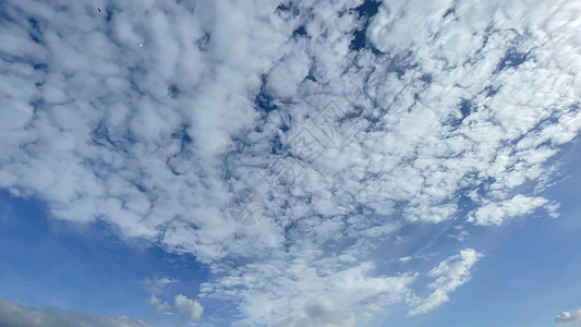 秋天季节的天空和雨云气候阳光云景旅行场景风景日落风暴蓝色气象图片