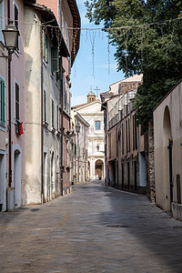 通往特尔尼大教堂的小巷图片