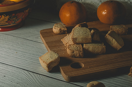 木板上的静物自制酥饼饼干 重点是黑板上的饼干甜食诱惑桌子木头手工烘烤橙子质量甜点吃饭图片