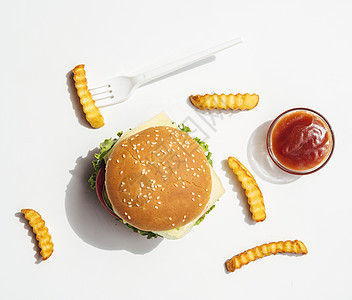 配薯条番茄酱的平板汉堡 高品质美丽的照片概念图片
