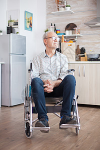 轮轮椅单身残疾人养恤金领取者图片
