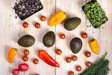 放在木制桌上的各类蔬菜绿色生物黄色情调沙拉农业红色青菜产品菜园图片