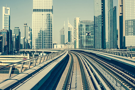 迪拜地铁城市市中心高楼技术天空街道车站运输交通旅游背景图片