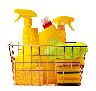 以白色背景隔离的篮子中清洁用品手套琐事消毒卫生洗涤剂厨房服务工具打扫物品图片