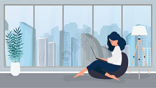 这个女孩坐在脚凳上 在笔记本电脑前工作 一位拿着笔记本电脑的女士坐在一个大坐垫凳上 在办公室或家里舒适工作的概念 向量闲暇快乐女图片