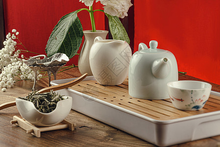 茶桌 配有乐器茶壶 茶杯和绿茶气氛礼仪旋风烹饪叶子活力木头药品杯子圣火图片