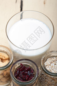 健康早餐早餐成分燕麦小吃粮食稀饭白色营养红色牛奶饮食奶制品图片