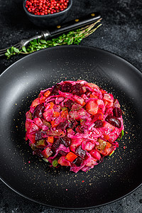 蔬菜蜂蜜甜菜沙拉 黑色背景 顶部视图盘子食物洋葱烹饪土豆沙拉黄瓜紫色美食饮食图片