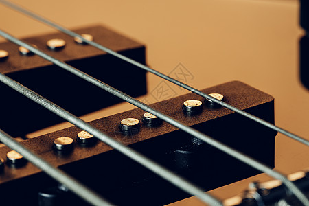 电动吉他手指头贴近照片身体岩石乐器工作室低音音乐黑色指板谐振木头背景图片