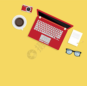黄顶视图背景上的笔记本咖啡和笔记本电脑图片