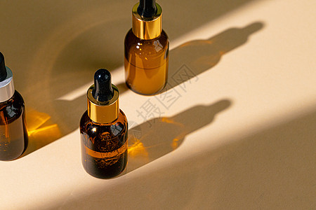 棕色玻璃罐 带管子的油润湿皮肤护肤芳香叶子保湿润肤女性护理水分团体肥皂液体背景图片