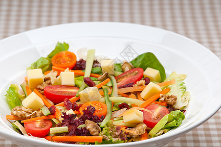 新鲜多彩健康沙拉饮食核桃胡椒食物黄瓜青菜营养维生素盘子蔬菜图片