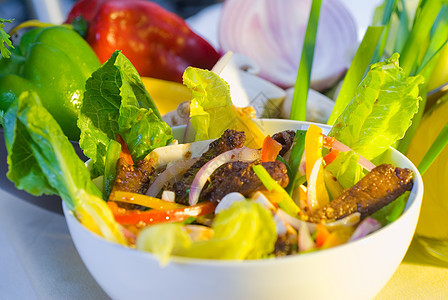 Thai 色拉沙拉午餐饮食小吃沙拉树叶草药香菜牛肉胡椒餐厅图片