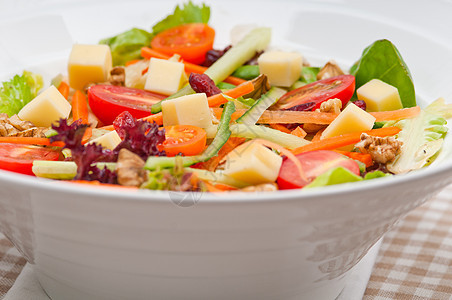 新鲜多彩健康沙拉饮食食物胡椒水果叶子盘子洋葱美食营养青菜图片