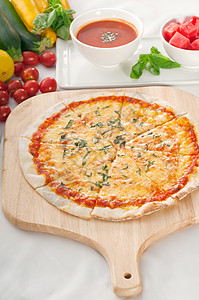 意大利原薄皮比萨健康美食蔬菜午餐营养食物小吃圆圈餐厅西瓜图片