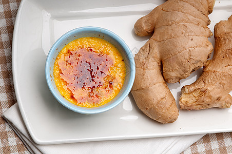 新鲜姜红饼干粗菜甜点奶油焦糖食物植物香料香草美食厨房糕点烹饪图片