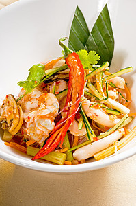 新鲜海鲜泰式沙拉贝类洋葱蔬菜午餐小吃营养食物宏观胡椒美食图片