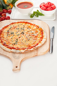 意大利原薄皮比萨绿色圆圈健康美食营养西瓜餐厅午餐小吃红色图片