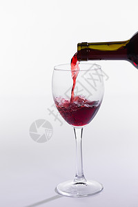 红酒瓶倒白底的玻璃奢华酒吧餐厅用餐酒厂液体庆典菜单派对美食图片