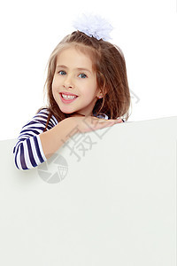 穿条纹裙子的小女孩童年海报木板学校广告横幅白色广告牌空白快乐背景图片