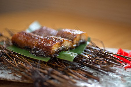 日式烤熏制鳗鱼美味餐厅美食食物酱油海鲜盘子午餐图片