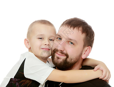 爸爸和儿子拥抱白色家庭幸福男人孩子童年男生微笑父母乐趣背景图片