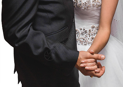 新娘和新郎在婚礼上紧紧地握着手图片