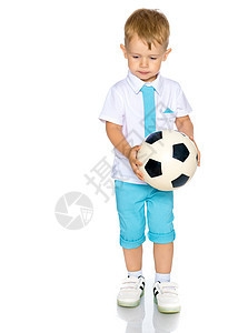 有个小男孩在玩球闲暇草地男生团队球员足球竞赛训练场地运动图片