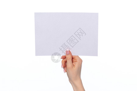 女性手持白纸空白白纸 与白色隔绝职业手指优惠券广告卡片营销礼物标签棕榈销售量图片
