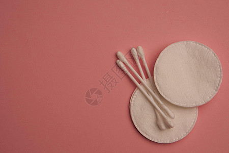 棉签卫生防护环卫粉色背景吸水性产品洗手间配件经期餐巾浴室女性女士毛巾图片