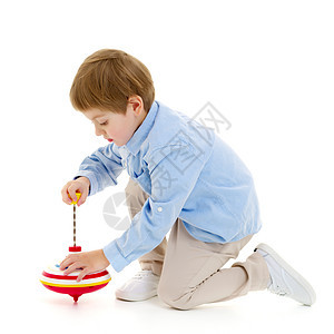 小男孩在玩花招游戏玩具陀螺蓝色操场地面童年男性儿子快乐木马图片