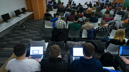 学生人数屏幕工作演讲成人桌子教学电脑课程班级团队图片