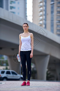 妇女清晨慢跑城市运动装女性成人赛跑者运动员娱乐训练运动活动图片