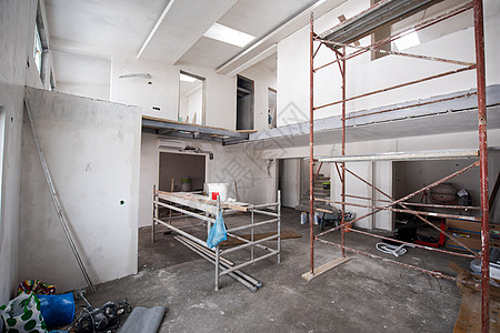 建筑工地内有脚手架材料水泥金属装修公寓安全住宅工程地面天花板背景图片