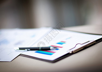 表格上的财务图表和图表表商业市场经济办公室公司工作平衡圆珠笔库存计算器图片