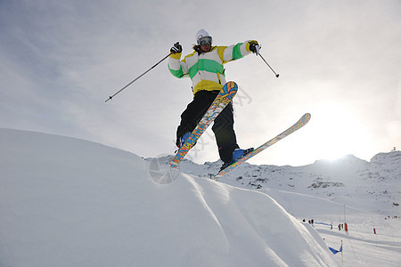 极端自由型滑雪跳安全假期特技旅行天空公园蓝色危险乐趣青年图片