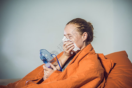 妇洗器有流感或感冒症状的妇女用雾化器吸入  医学吸入疗法房间办公室医生面具支气管炎保健过敏蒸汽卫生女士背景