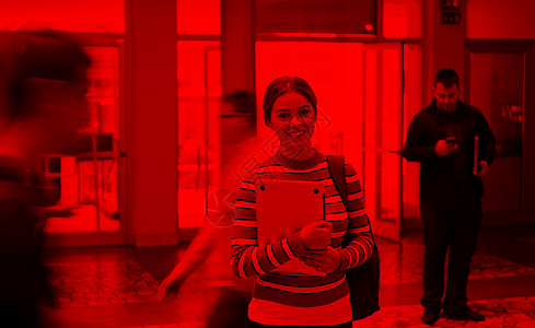 有现代学校技术的名声一流学生走廊考试笔记本青少年工作实习服务教育大学女士图片