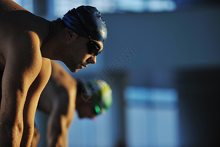 游泳开始竞争对手游泳池团队专注行动运动员竞争者竞赛水池潜水图片