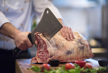 厨师切大牛肉木板烹饪牛扒餐厅羊肉鱼片职业屠夫男性工作图片