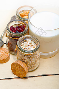 健康早餐早餐成分浆果饮食小吃燕麦水果牛奶营养勺子粮食食物图片