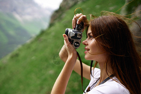 户外摄影女摄影师旅行的生活方式 职业风景布道冒险日落艺术天空女性女士远足者太阳远足图片