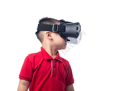令人惊叹的小小亚洲男孩看着VR的护目镜 用白色背景的孤立手摸着他技术童年男生微笑游戏风镜活动工作室孩子耳机图片
