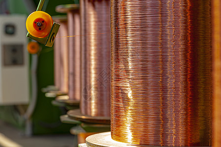 有线工厂的铜铁丝网特写生产卷轴制造业力量车轮螺旋筒管金属工业活力背景图片