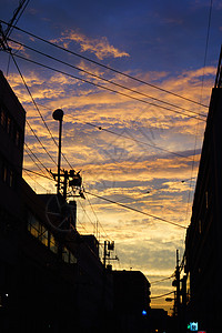 横滨黄昏天空紫色摩天大楼晴天电线杆建筑木头太阳街景日落活力图片