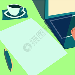 笔记本电脑放在咖啡杯和显示工作流程的普通床单旁边的桌子上 小型计算机与显示远程工作项目的纸张一起坐在桌子的顶部 旁边是杯子卡通片图片