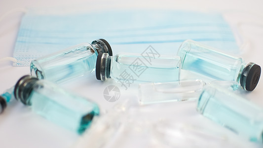 小瓶疫苗 白色背景上透明和蓝色液体的玻璃安瓿顶视图 全球疫苗接种概念治疗瓶子流感胶囊样本技术药店控制生物制药图片