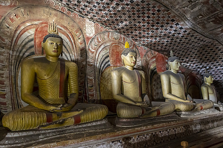 斯里兰卡 达姆布拉洞穴寺 佛像排成一排 下面的灯照亮地标旅行文化雕像佛教徒建筑学洞穴雕塑宗教冥想图片